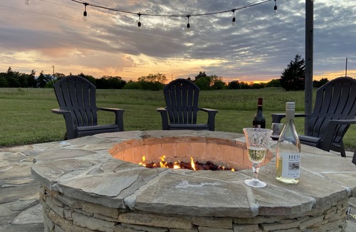 Burton Cottage | SPRING IS WONDERFUL in Round Top!