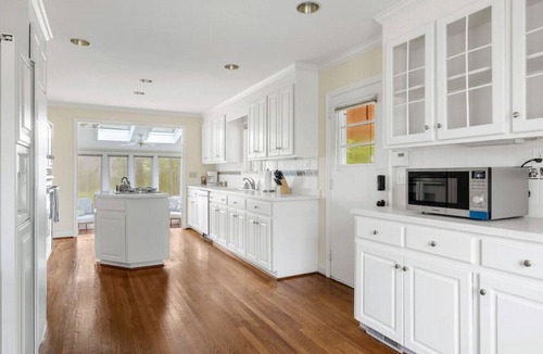 Forest Acres House | Spring Lake Overlook | Mins to Fort Jackson