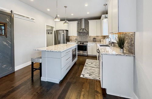 Madison House | Spring Luxury Near Downtown