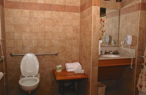 Mitchell Hotel | Spring Mill Inn