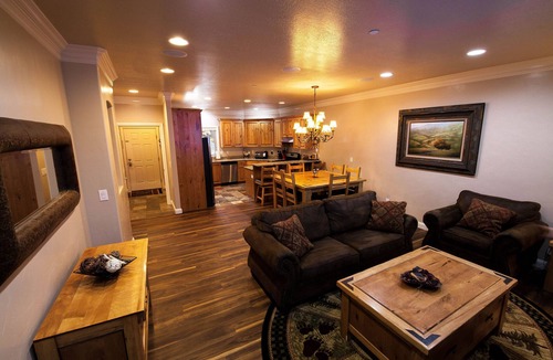 Ogden Condo | Spring Price Drop! Snowbasin Lakeside Luxury 3bd.Hot tub.Garage. 2300sqft
