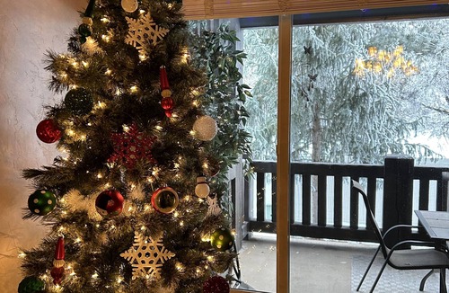 Ogden Condo | Spring Price Drop! Snowbasin Lakeside Luxury 3bd.Hot tub.Garage. 2300sqft