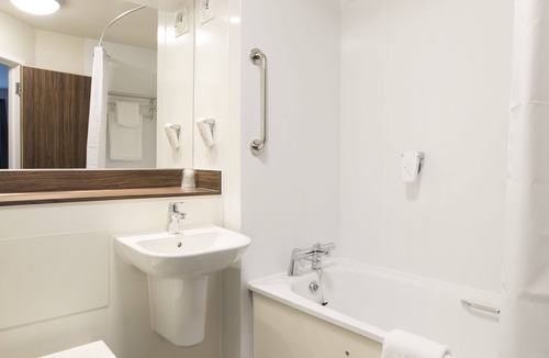 Ebbsfleet Valley Hotel | Spring River Ebbsfleet by Marston's Inns