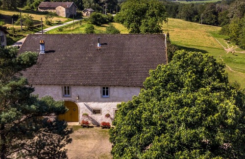 Le Clerjus Bed & Breakfast | Spring Room with Park and Nature Activities