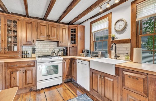 Milford Cottage | Spring Sale Cozy Modern Rustic Cottage Yard W/D