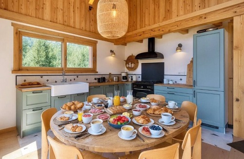 Les Praz-de-Chamonix Ski Chalet | Spring skiing ☀️ Mont-Blanc view, cozy cottage