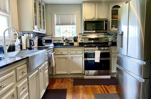 Washington Ave./ Memorial Park House | Spring Special 2026! COMFY URBAN RETREAT, PET FRIENDLY! 30+ nt min✨🌙