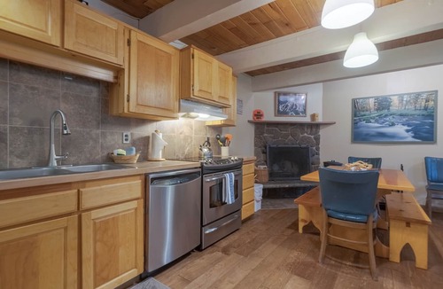 Government Camp Condo | Spring Special 3rd night FREE on stays before 04/20/26
