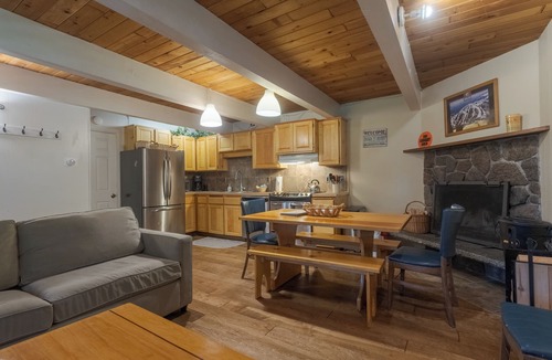 Government Camp Condo | Spring Special 3rd night FREE on stays before 04/20/26