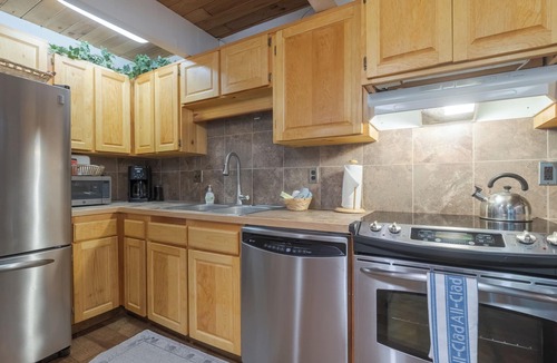 Government Camp Condo | Spring Special 3rd night FREE on stays before 04/20/26