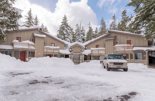 Government Camp Condo | Spring Special 3rd night FREE on stays before 04/20/26