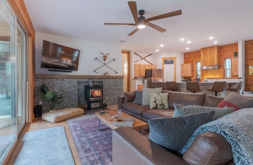 Mount Hood Village House | Spring Special 3rd night FREE on stays before 05/10/26