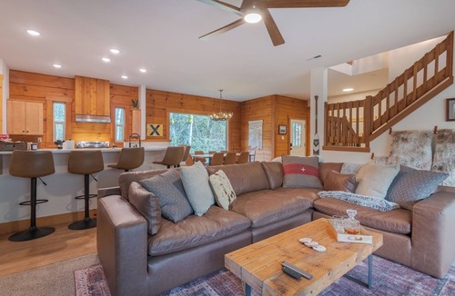 Mount Hood Village House | Spring Special 3rd night FREE on stays before 05/10/26
