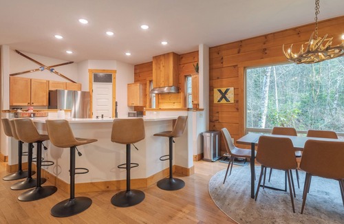 Mount Hood Village House | Spring Special 3rd night FREE on stays before 05/10/26