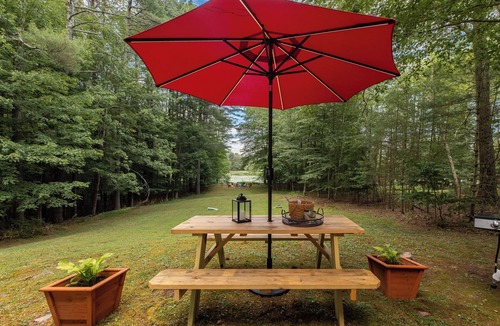 Purling House | Spring Special:Pond Views, Backyard Dining+BBQ