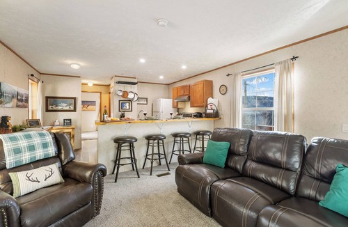 Cripple Creek Cabin | Spring Special Price Private, Romantic, Dog friendly, NEW HotTub, Hiking
