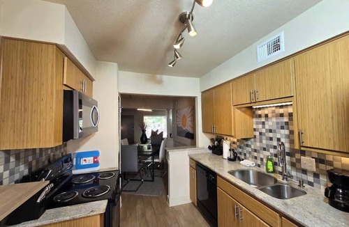 Uptown Apartment | Spring Special Stay | 2BR Galleria Condo Pool