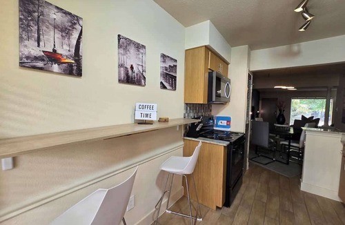 Uptown Apartment | Spring Special Stay | 2BR Galleria Condo Pool