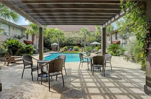 Uptown Apartment | Spring Special | Steps from Galleria & Shops