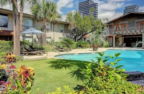 Uptown Apartment | Spring Special | Steps from Galleria & Shops