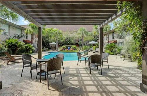 Uptown Apartment | Spring Special Steps from Galleria & Shops Unit 123