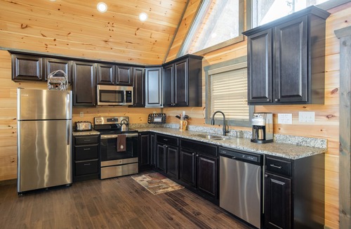 Chalet Village North Cabin | Spring Specials! Magnificent Views -Luxury 2 Br2Ba,Fire Pit, Hot Tub, Location