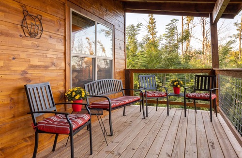 Chalet Village North Cabin | Spring Specials! Magnificent Views -Luxury 2 Br2Ba,Fire Pit, Hot Tub, Location