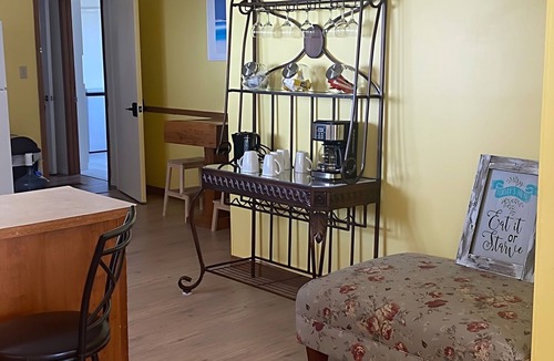 Kingsville Cottage | “Spring Starts Here”. Never pay a cleaning fee!