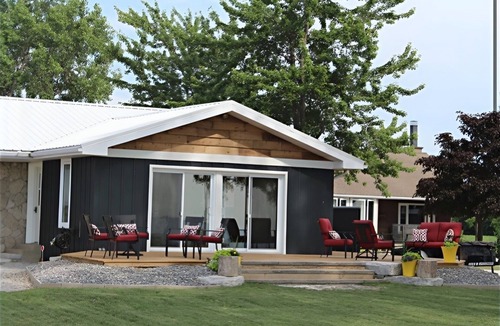 Kingsville Cottage | “Spring Starts Here”. Never pay a cleaning fee!