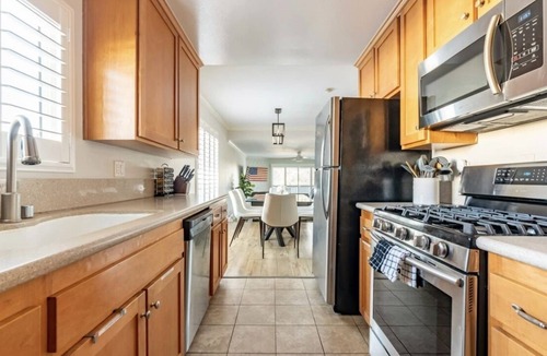South Redondo House | Spring/Summer Special! Luxurious, Modern Condo - Gym, Pool, Steps to Hermosa