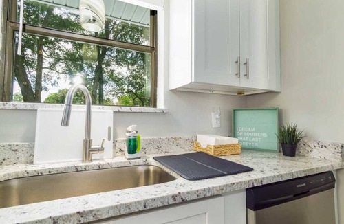 Arlington House | ~Spring Sun Fun Sleeps 9 Cool Pool~