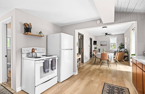 East End House | Spring Valley Cottage