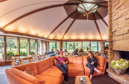 Arena Hotel | Spring Valley Inn