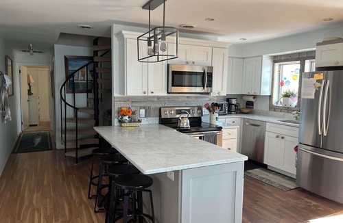 Dewey Beach Condo | Springbreak Beachfront Getaway & parking 4Br 2 nites Bayfront