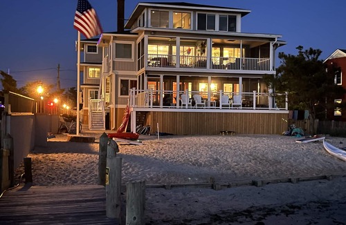 Dewey Beach Condo | Springbreak Beachfront Getaway & parking 4Br 2 nites Bayfront