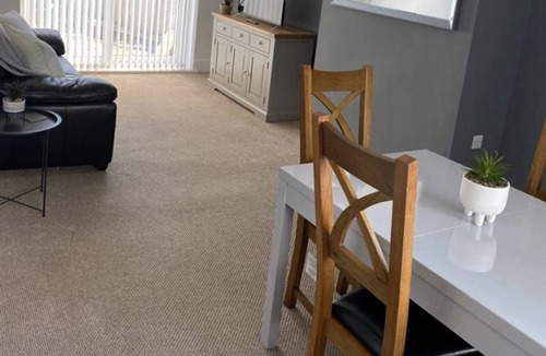 Risca House | Springfield Retreat