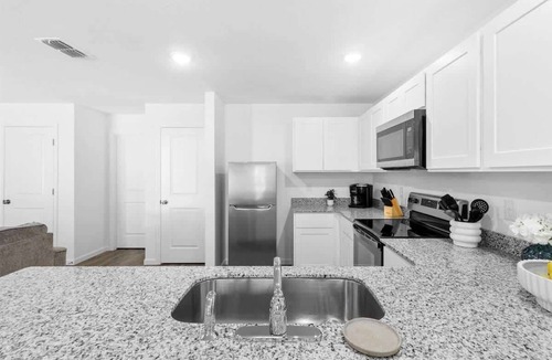 Spring Hill House | Springhill Retreat! 3 Bed, 2 Bath!