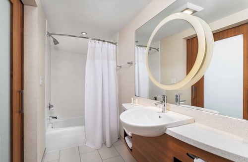 Downtown Chattanooga Hotel | SpringHill Suites by Marriott Chattanooga Downtown/Cameron Harbor