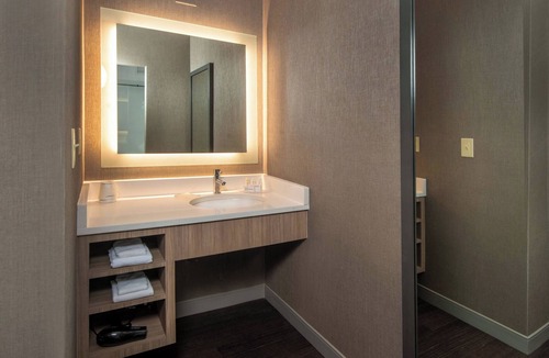 Herndon Hotel | SpringHill Suites by Marriott Herndon Reston