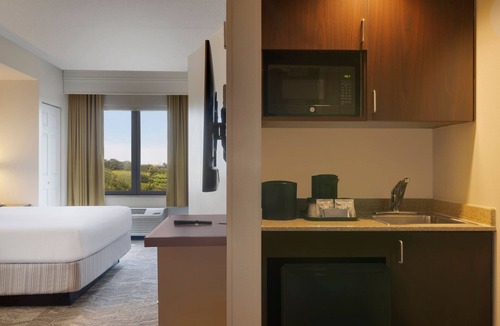 Newark Hotel | SpringHill Suites by Marriott Newark Liberty International