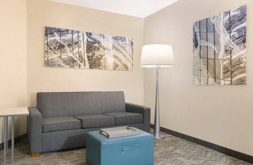 Newark Hotel | SpringHill Suites by Marriott Newark Liberty International