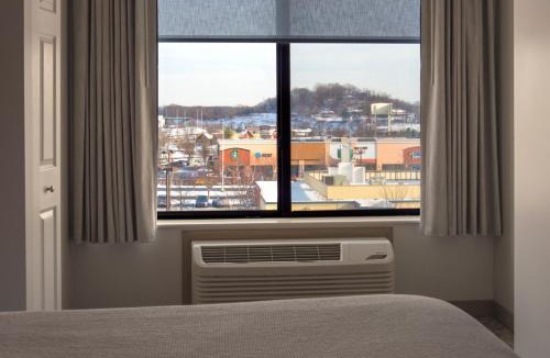 Tarentum Hotel | SpringHill Suites Pittsburgh Mills