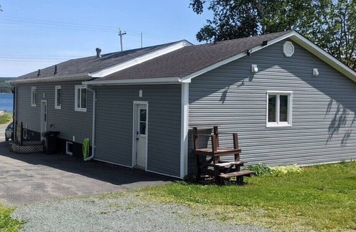 Lewisporte House | Springhouse Cozy Oceanview 1-Bedroom Apartment Pet-friendly