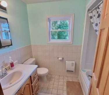 Lewisporte Apartment | SpringHouse Saltwater Vista with Sunroom & Backyard