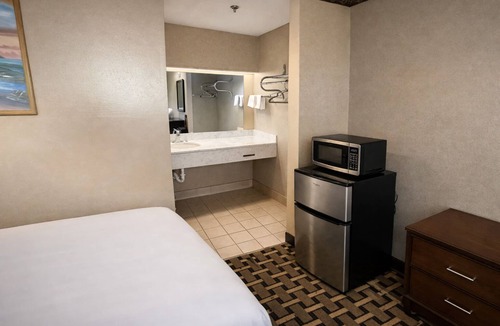 Millington Hotel | Springplace Inn & Suites