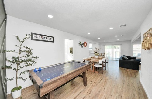 Spring Shadows House | Springrock Urban Getaway| POOL