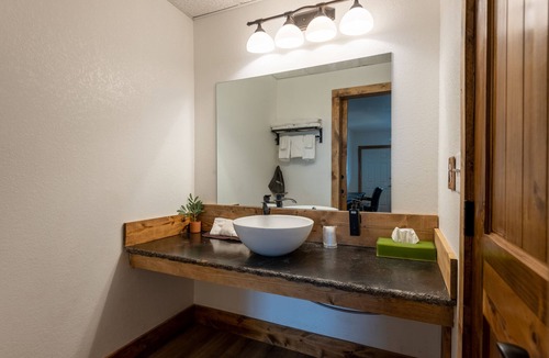 Hot Springs Cabin | Springs Lodge & Cafe