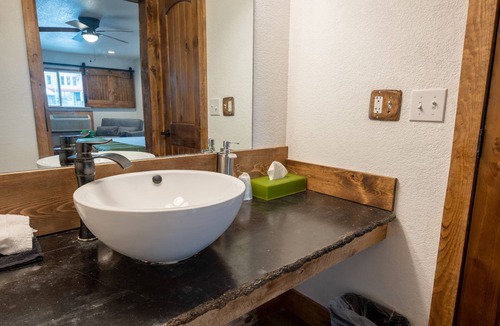 Hot Springs Cabin | Springs Lodge & Cafe