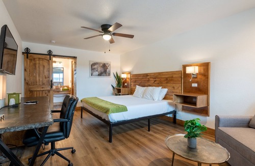 Hot Springs Cabin | Springs Lodge & Cafe