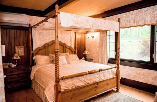 Auburn Hotel | Springside Inn